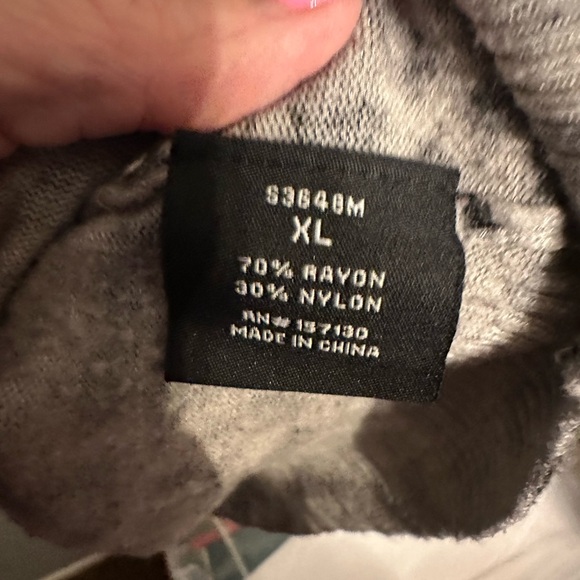 Eight 18 light Leopard Sweater XL - Picture 5 of 5